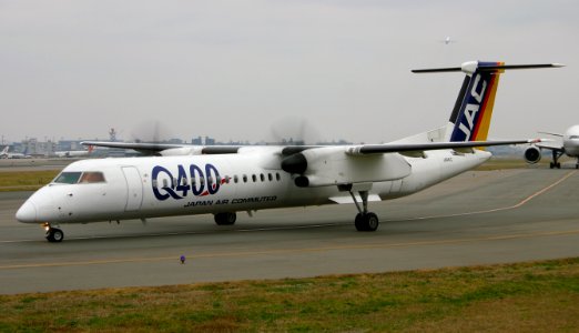 JapanAirCommuter DHC-8-400 fukuoka 20041226142712