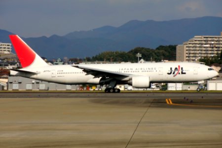 JapanAirlines B777-200 fukuoka 20121103152504