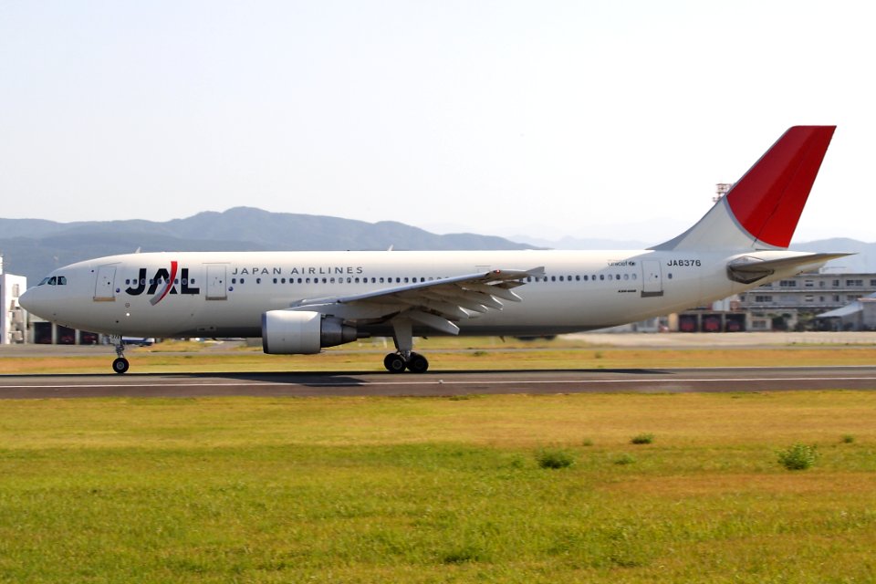 JapanAirlines A300-600R kumamoto 20091020 145300