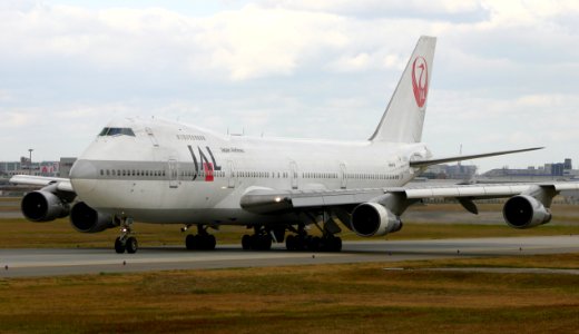 JapanAirlines B747SR-100 fukuoka 20041227105132