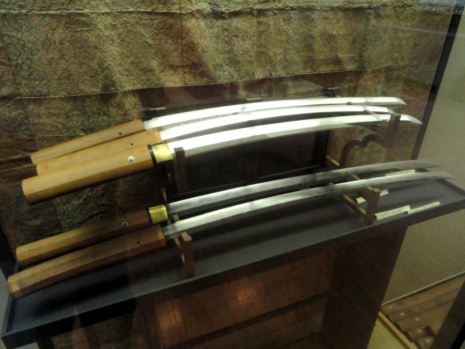 Japanese swords - George Walter Vincent Smith Art Museum - DSC03579