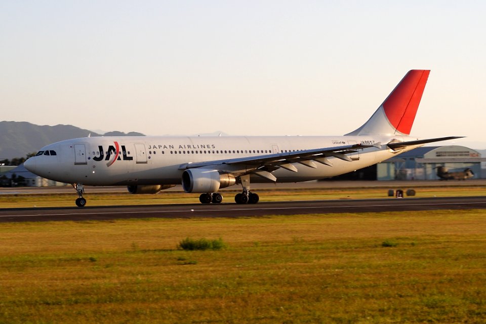 JapanAirlines A300-600R kumamoto 20091020 165756