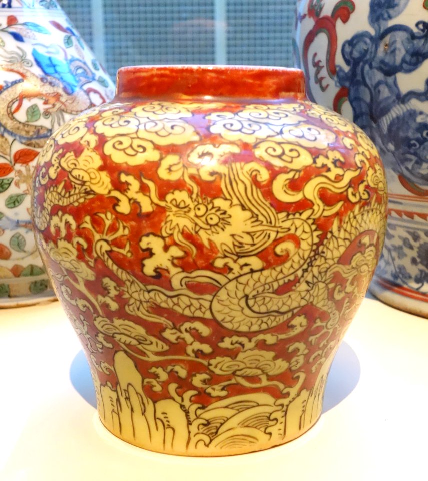 Jar with dragons amid clouds, China, Jingdezhen, Jiangxi province, Ming dynasty, Jiajing emperor, porcelain with overglaze multicolor - Asian Art Museum of San Francisco - DSC01381