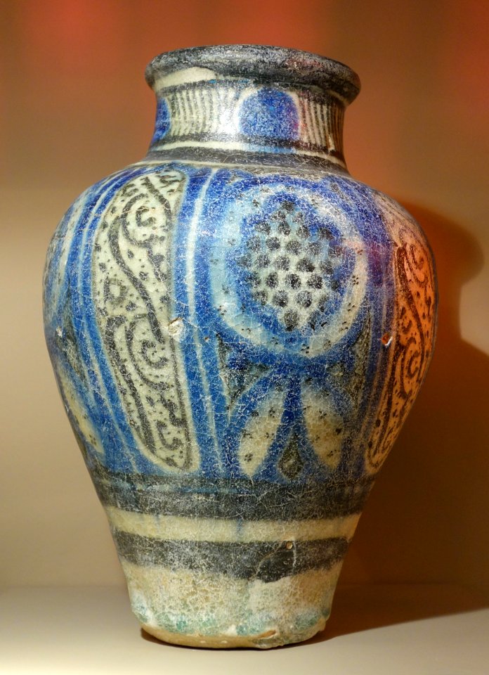 Jar with inscriptions and floral medallions, Syria, Mamluk dynasty, about 14th century AD, composite body, underglaze painted - Huntington Museum of Art - DSC04987