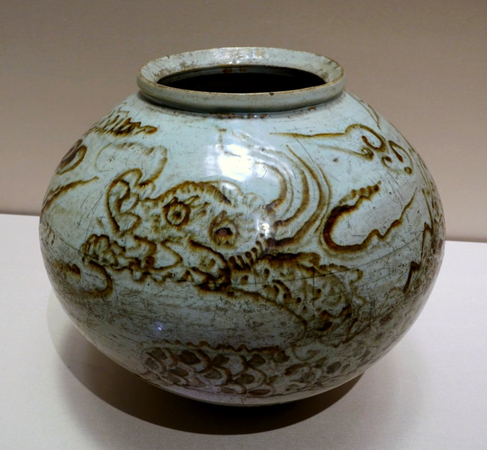 Jar with cloud and dragon design, Korea, Joseon dynasty, 1600s AD, porcelain with underglaze iron pigment - Tokyo National Museum - Tokyo, Japan - DSC08199