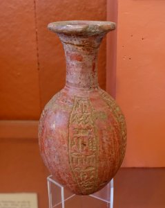 Jar with incised hieroglyphic inscription, Second Intermediate Period, 1782-1570 BC, red earthenware with burnished surface- Redpath Museum - McGill University - Montreal, Canada - DSC08119