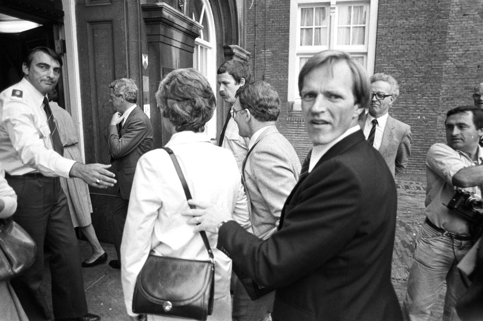 Janmaat (Centrumpartij) rent het laatste stuk naar de ingang van deTweede Kamer, Bestanddeelnr 932-3284