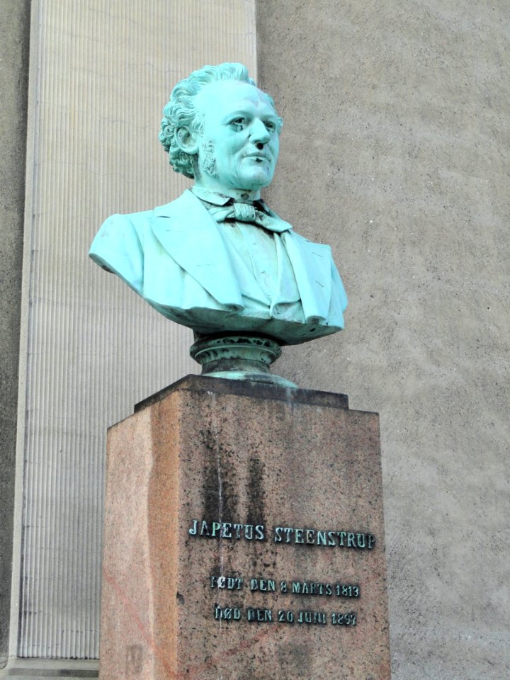 Japetus Steenstrup - Frue Plads, Copenhagen - DSC08351