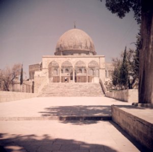Jeruzalem. De Tempelberg (Al Haram esh-Sharif) trap en poort die toegang geven…, Bestanddeelnr 255-9823