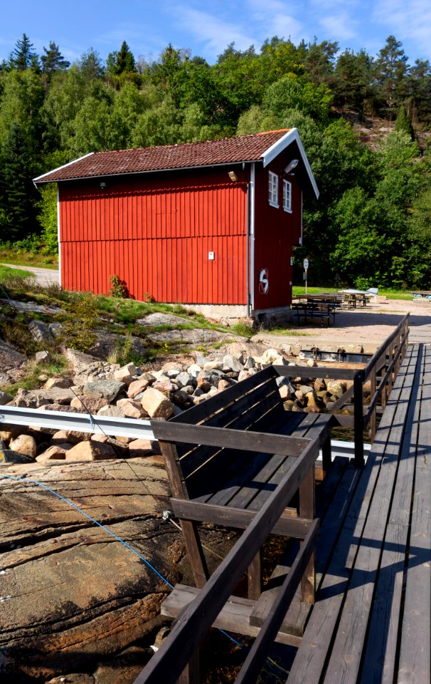 Jetty and harbor building in Sämstad