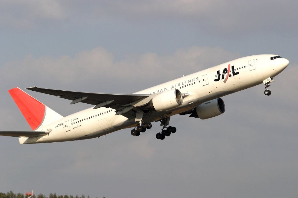 JapanAirlines B777-200 fukuoka 20081212143754