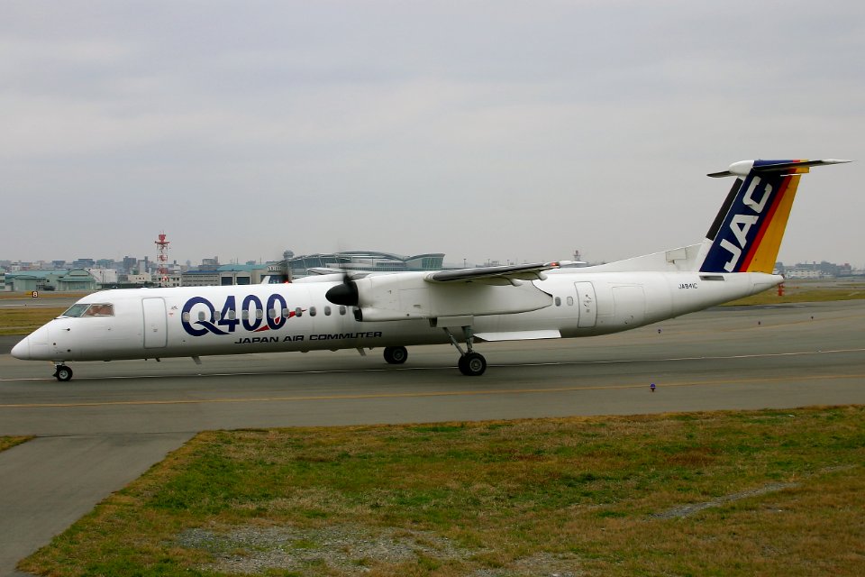 JapanAirCommuter DHC-8-400 fukuoka 20041226142722