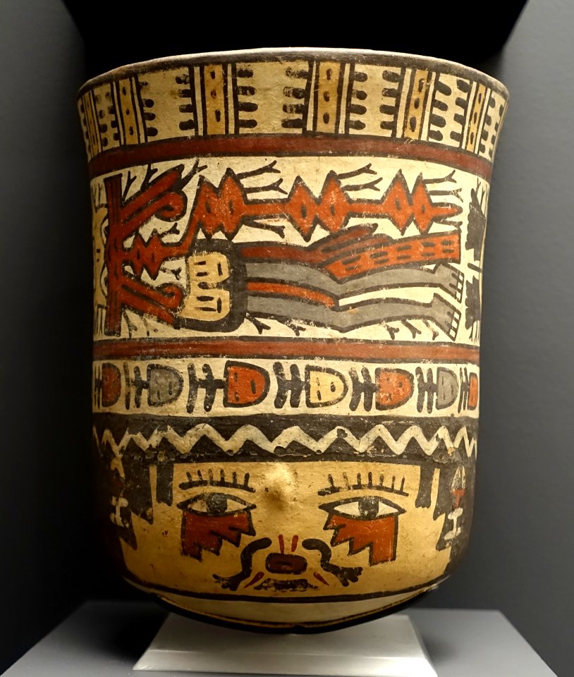 Jar with mythical beings, Nasca, Peru, ceramic - Meso-American collection - Peabody Museum, Harvard University - DSC05932