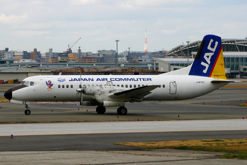 JapanAirCommuter YS-11 fukuoka 20041227111010