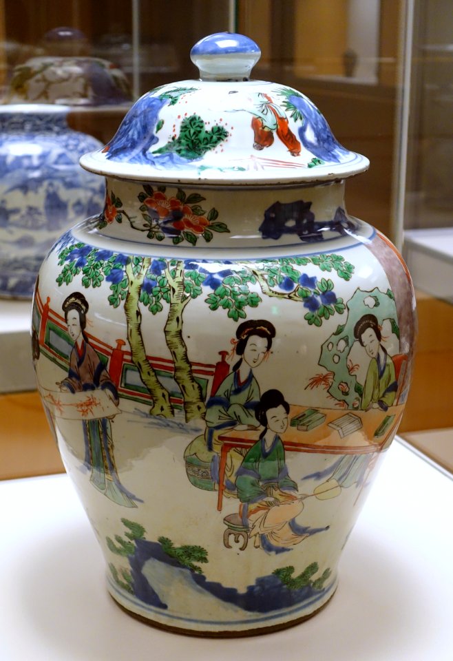 Jar with cover, China, Qing dynasty, Kangxi period, 1662-1722 AD, wucai glaze porcelain - Ethnological Museum, Berlin - DSC02022