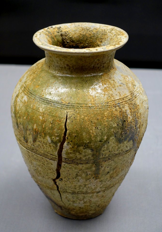 Jar with three lines design, Tokoname ware, Heian period, 1100s AD, ceramic - Tokyo National Museum - Ueno Park, Tokyo, Japan - DSC08825