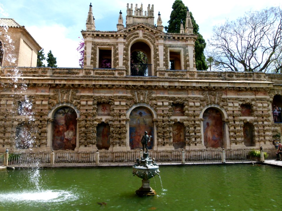 Jardins de l'Alcazar Séville plan d'eau