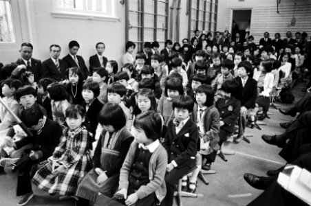 Japanse kinderen tijdens opening, Bestanddeelnr 930-2340