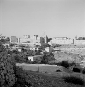 Jeruzalem. Gezicht op de citadel met de Toren van David en met op de voorgron…, Bestanddeelnr 255-2291