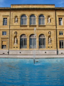 Jet d'eau au sud du collège latin de Neuchâtel