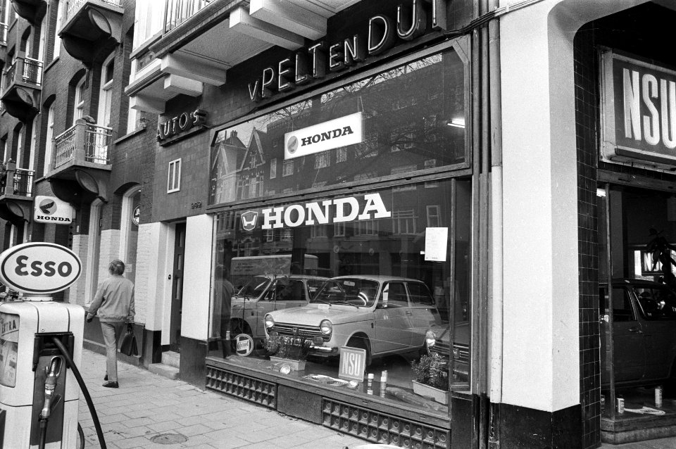 Japanse vestigingen in Amsterdam, etalage Honda, Bestanddeelnr 925-1311