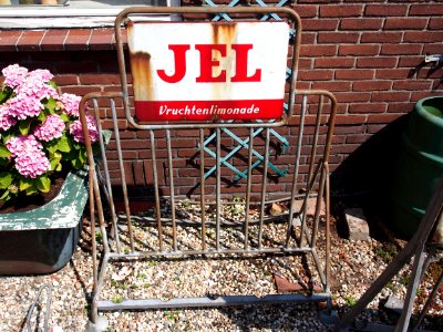 JEL Vruchtenlimonade emaile reclamebord op fietsenrek, foto2