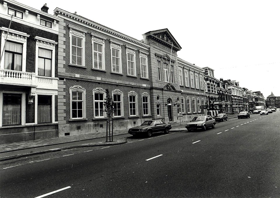 Jarenlang stond de voormalige Gemeenteschool voor jongens in de Haarlemse Wilhelminastraat er vervallen en desolaat bij. Het gebouw werd slechts gebruikt als opslagplaats en ging zienderogen achteruit