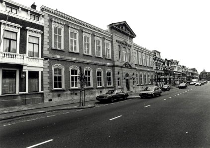 Jarenlang stond de voormalige Gemeenteschool voor jongens in de Haarlemse Wilhelminastraat er vervallen en desolaat bij. Het gebouw werd slechts gebruikt als opslagplaats en ging zienderogen achteruit