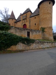 Jarnioux - Rue du Château - Entrée du château photo