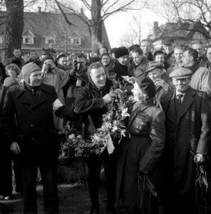 Jeen van den Berg wordt gehuldigd, Bestanddeelnr 906-2807