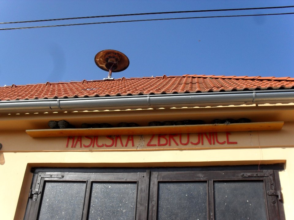 JETENOVICE - hasičská zbrojnice, hnízda vlašťovek
