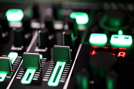 Radio musical listening to music