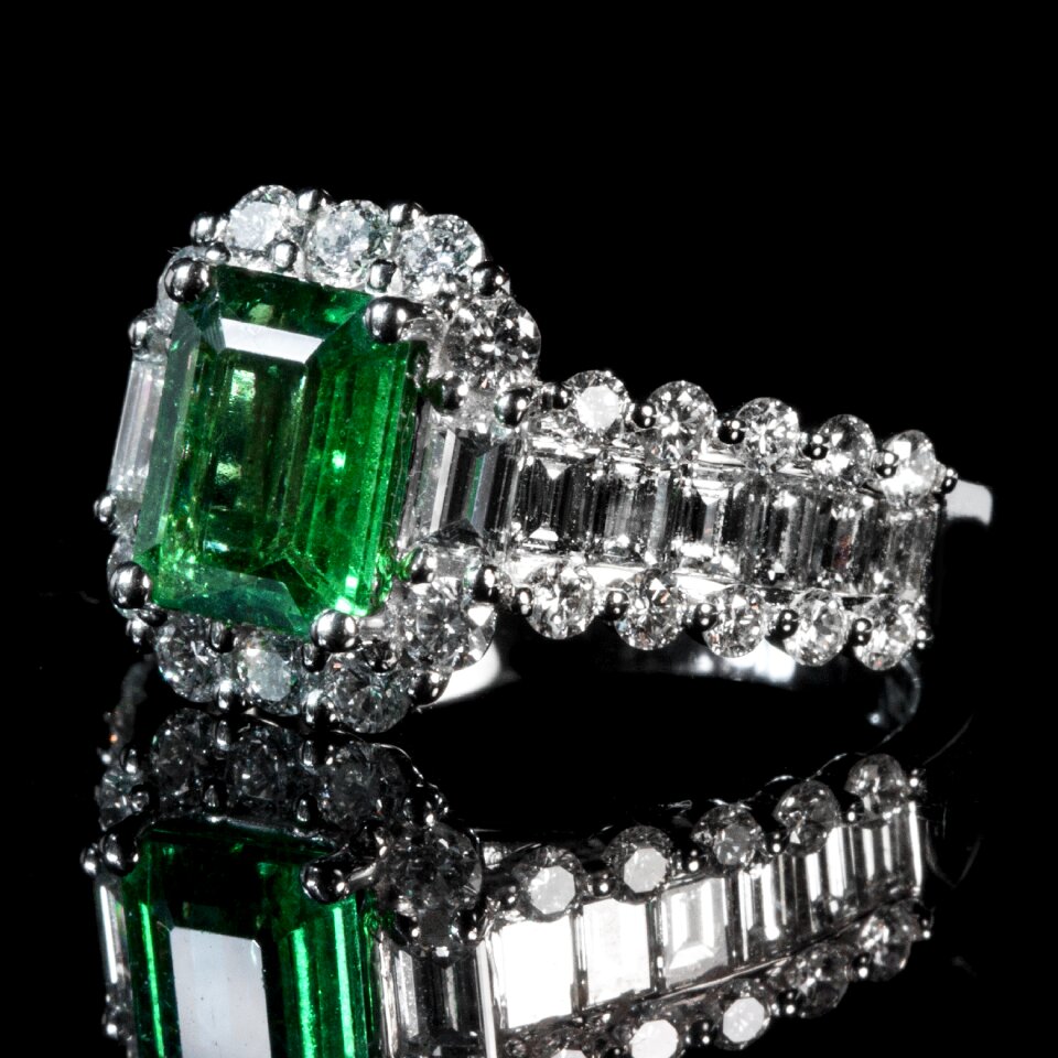 Ring luxury diamond
