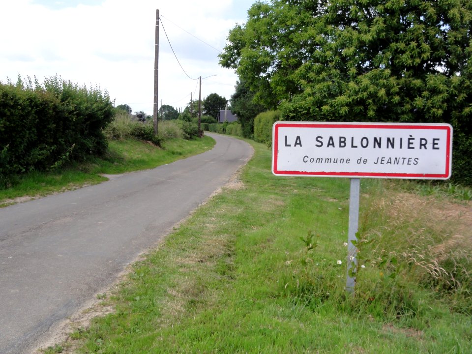 Jeantes (Aisne) city limit sign La Sablonnière
