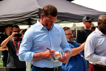 Jason Witten signing autographs - 2018 SEC Summerfest 1
