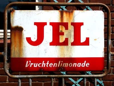 JEL Vruchtenlimonade emaile reclamebord op fietsenrek, foto1