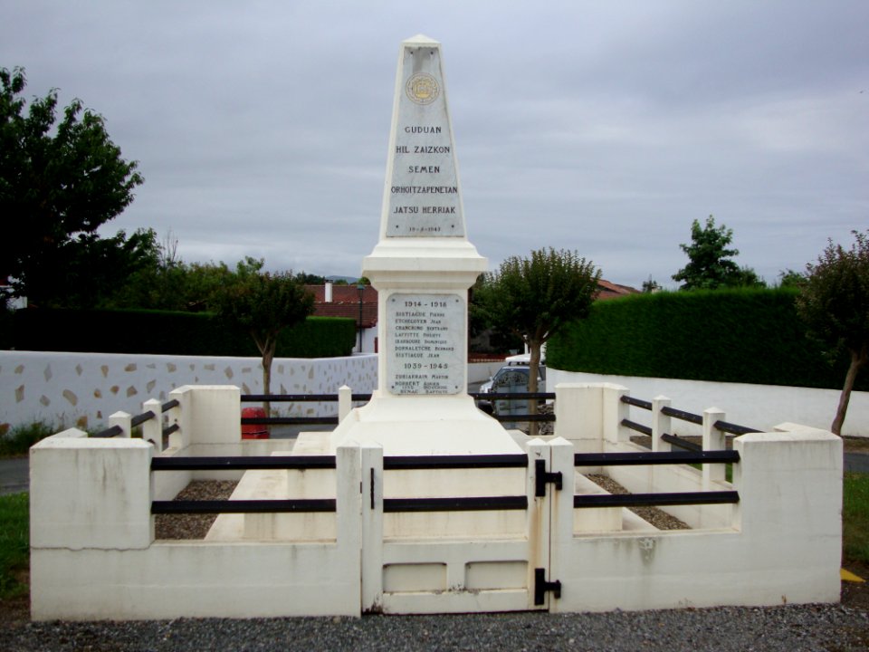 Jatxou (Pyr-Atl. Fr) monument aux morts