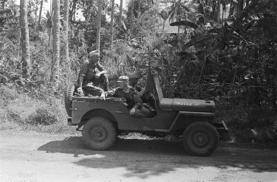 Jeep met drie officieren, Bestanddeelnr 37-5-4