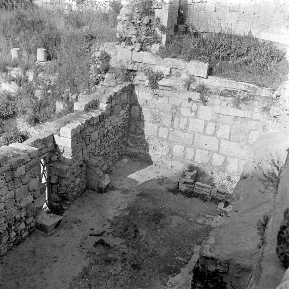 Jeruzalem Resten van het bad Bethesda in de oude stad ten noorden van de Tempel, Bestanddeelnr 255-1680
