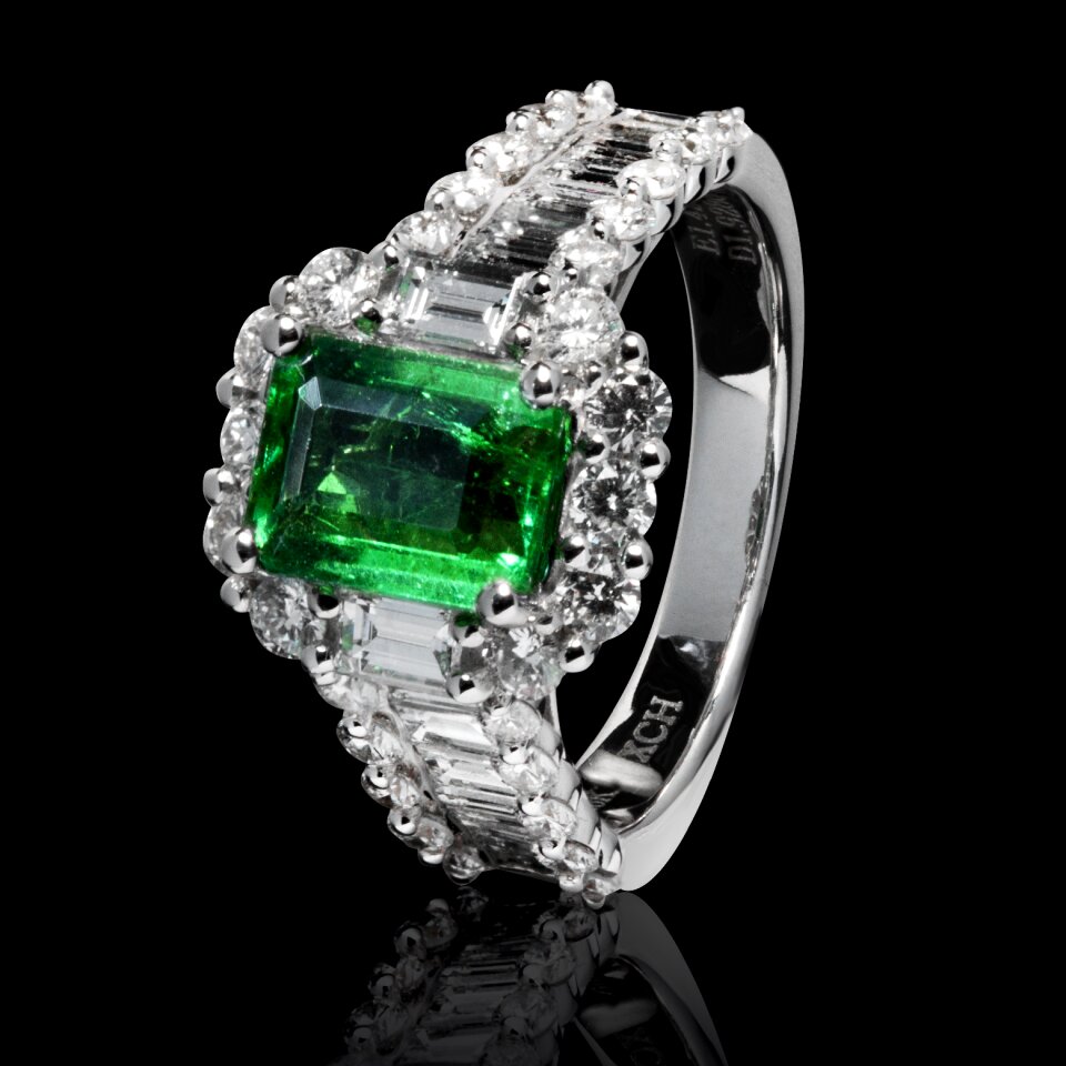 Ring luxury diamond