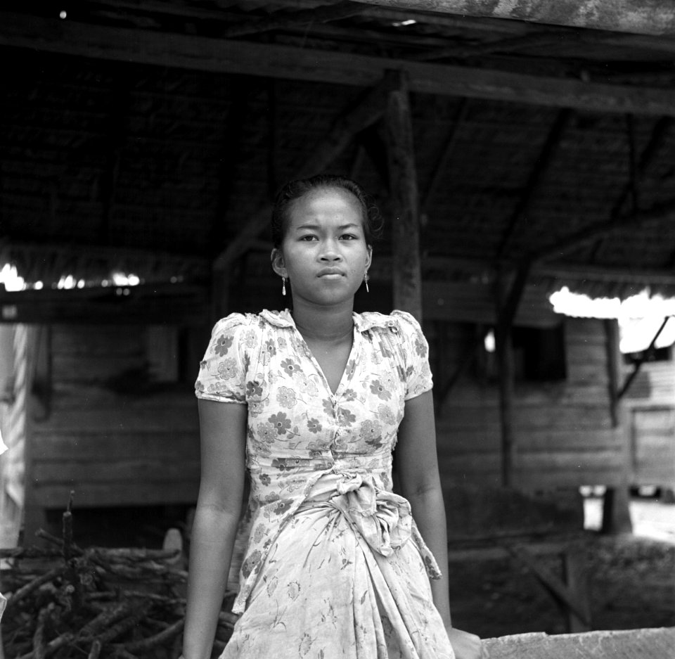 Javaans meisje in Nickerie, Bestanddeelnr 252-5466
