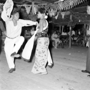 Javaanse danseres op een Javaans feest in Paramaribo, Bestanddeelnr 252-2587