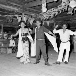 Javaanse danseres op een Javaans feest in Paramaribo, Bestanddeelnr 252-2585