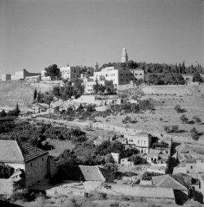 Jerzualem. Gezicht op de berg Zion met bebouwing, waaronder de toren van de Dorm, Bestanddeelnr 255-2301