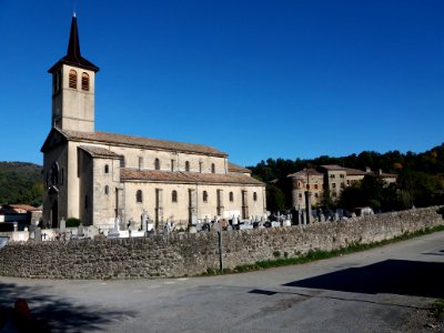 Jaujac - Église, cimetière et château