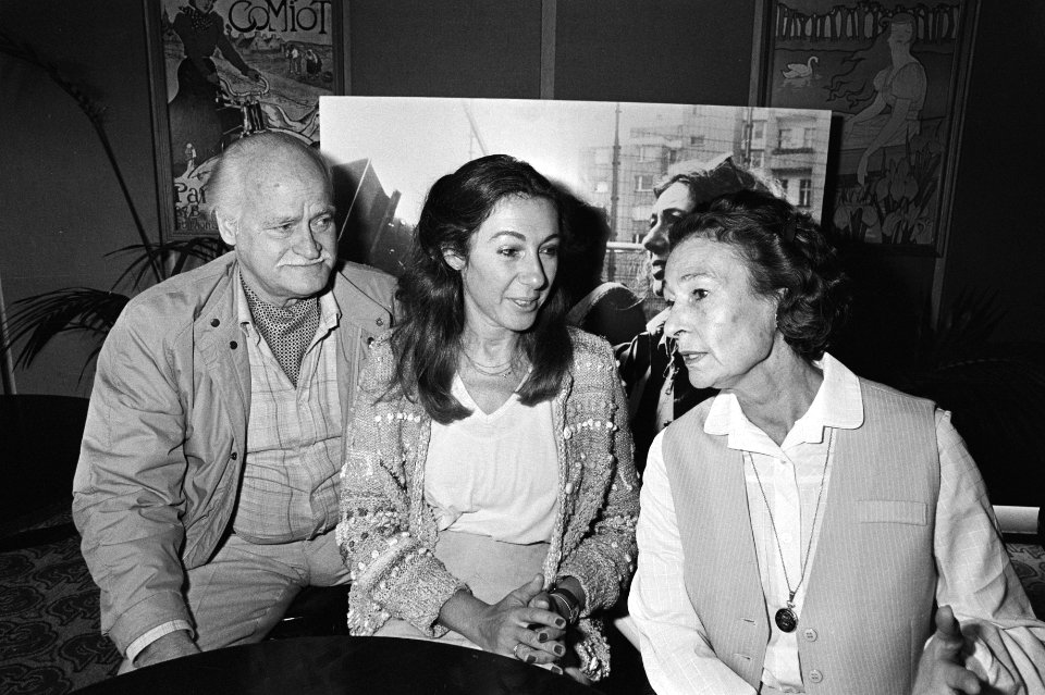 Jeanine Meerapfel (midden) met Lo van Hensbergen (links) en Liane Saalborn die i, Bestanddeelnr 931-7067