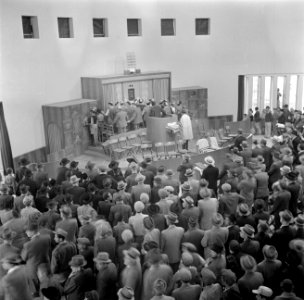 Jeruzalem. Interieur van de Jesserunsynagoge met het gezicht op de bima en de he, Bestanddeelnr 255-0370