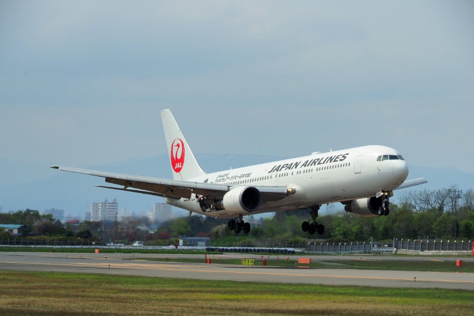 JAL Boeing 767-300 JA8986 in Hakodate