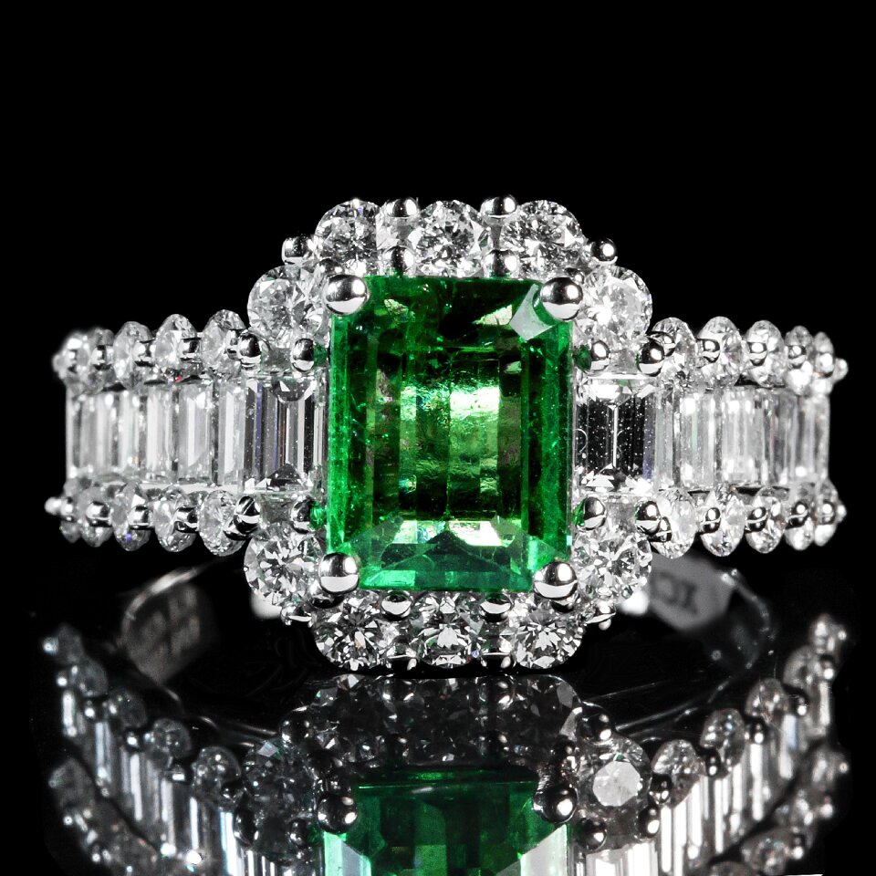 Ring luxury diamond