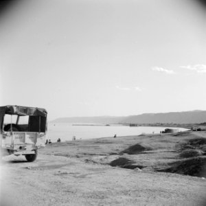 Jeep aan de rand van de Dode Zee, Bestanddeelnr 255-5624